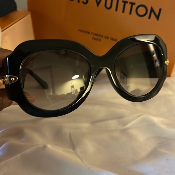 Authentic Louis Vuitton Paris Texas Sunglasses - Picture 5 of 9